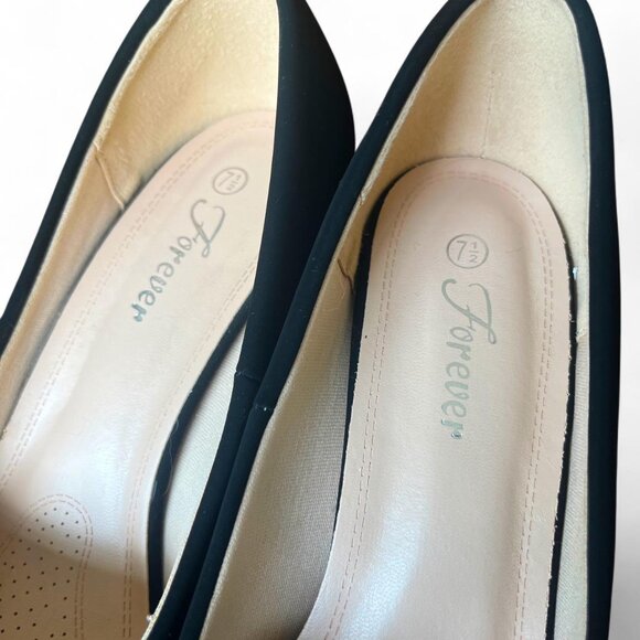 Black Classic Round Toe Pumps - Picture 2 of 6